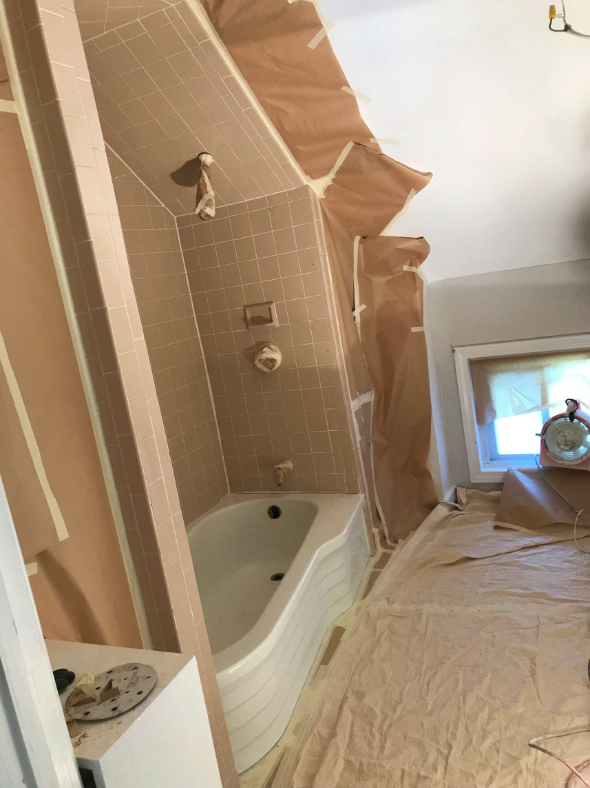 Bathtub Refinishing - Before - Superior Bathtub Refinishing